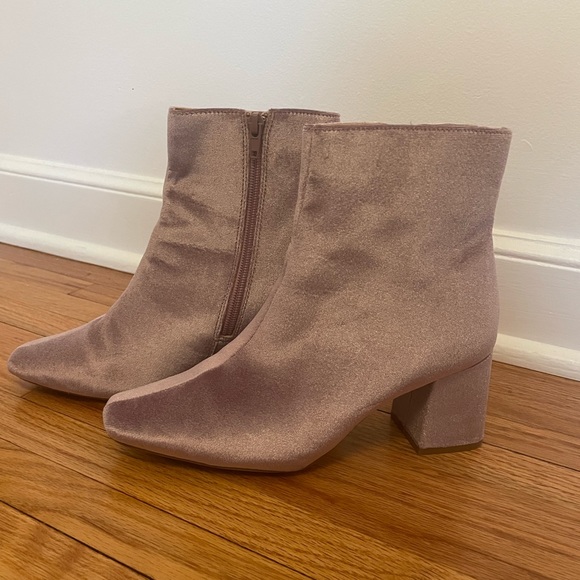 Velvet heeled ankle boots in lilac - Picture 4 of 8
